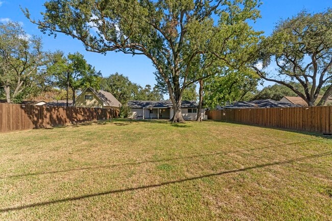 Building Photo - 4135 Hill Oak Dr