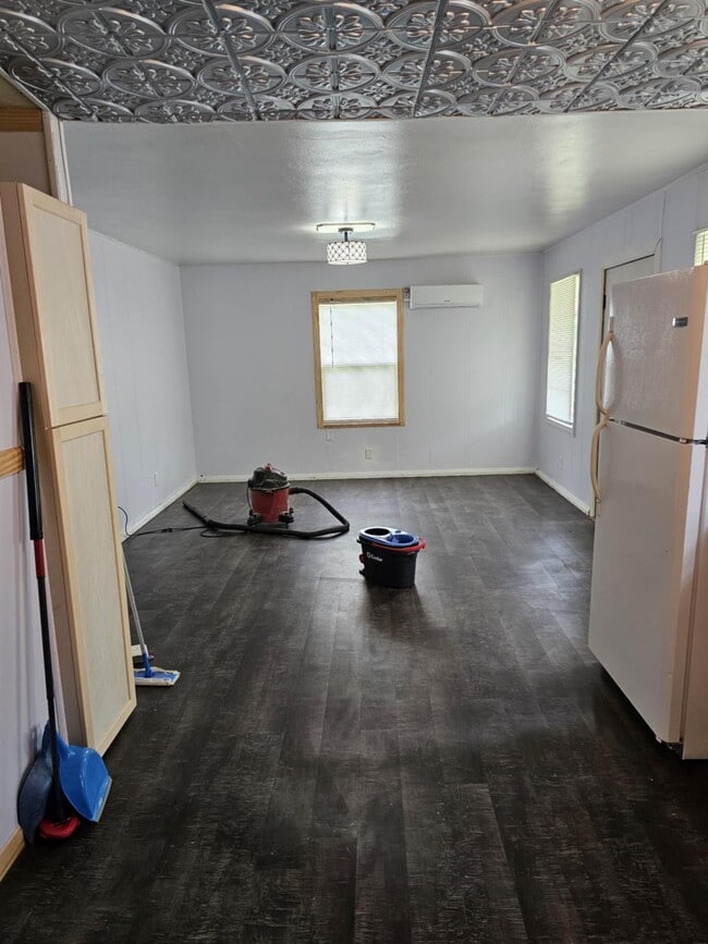 Building Photo - 1055 6th St
