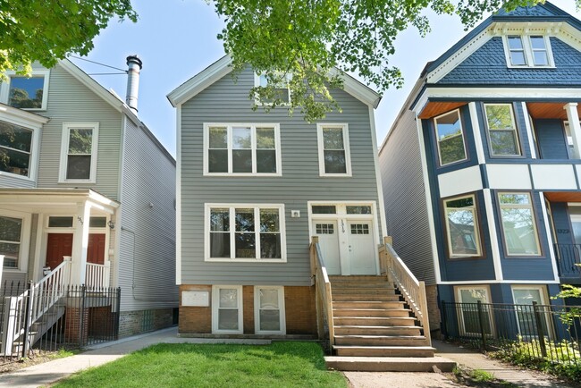 Primary Photo - 1319 W Barry Ave