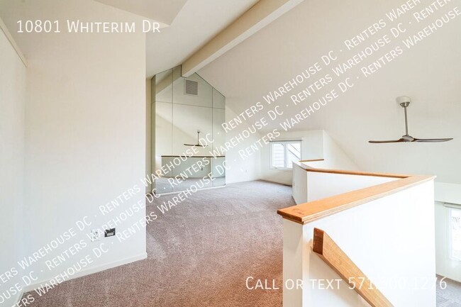 Building Photo - Light filled 2Bd/3.5Bth+Loft end unit TH w...