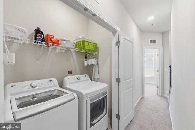 Building Photo - 16122 Columbus Ave