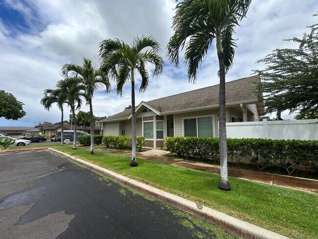 Building Photo - Bright & Airy 3-Bedroom Townhome in Ewa Be...