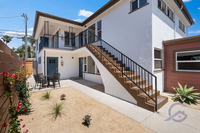 Building Photo - Completely Renovated Ocean Beach 1 Bed/1 Ba