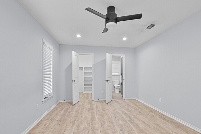 Building Photo - 6907 Avenue W