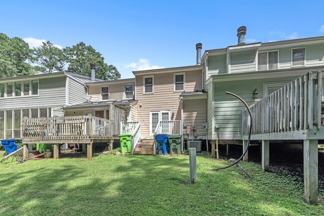 Building Photo - 2824 Wayland Dr