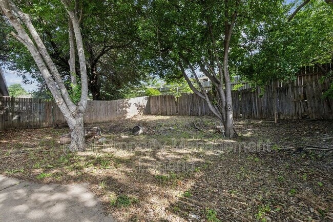 Building Photo - 8236 El Retiro Rd
