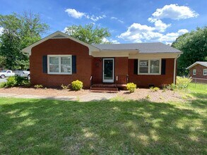 Building Photo - Amazing Brick 3 bedroom 2 bathroom rental ...