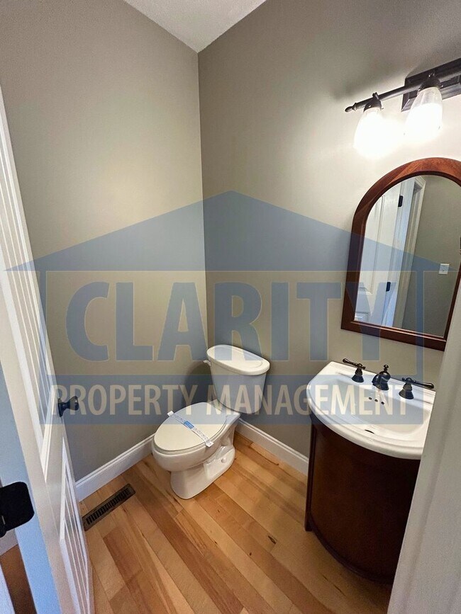 Building Photo - 3131 Pin Oaks Cir NE
