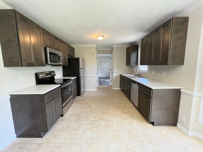 Building Photo - Charming 3 Bed 2.5 Bath Home in Beaver Run