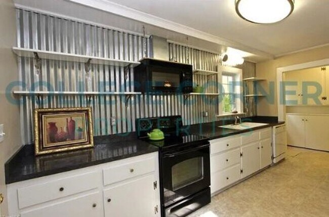 Building Photo - 1226 Brookwood Dr