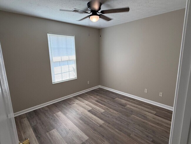 Building Photo - 107 Daneswood Ct