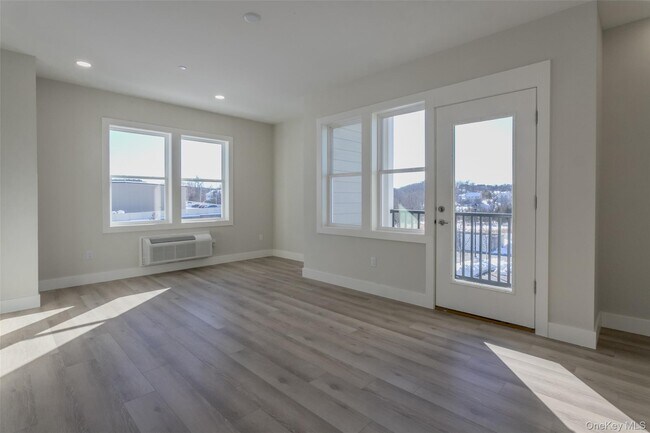 Building Photo - 124 S Main St