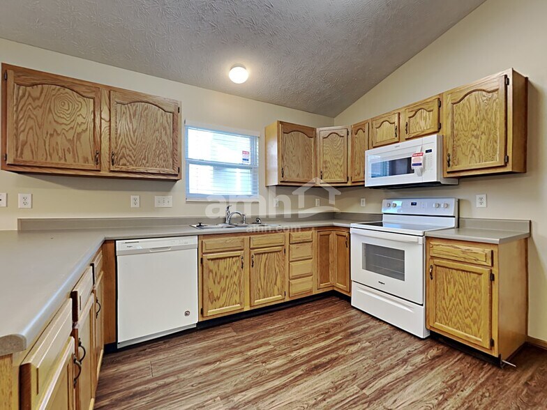 Building Photo - 939 Delhi Dr