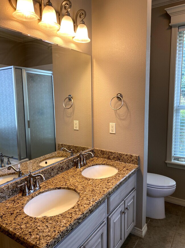 Building Photo - 8422 Alison Ave