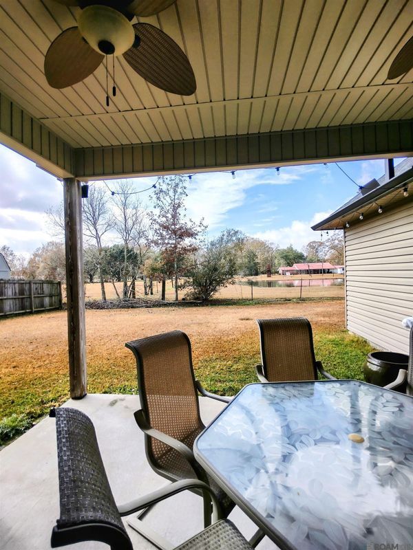 Building Photo - 18081 Old Trail Dr