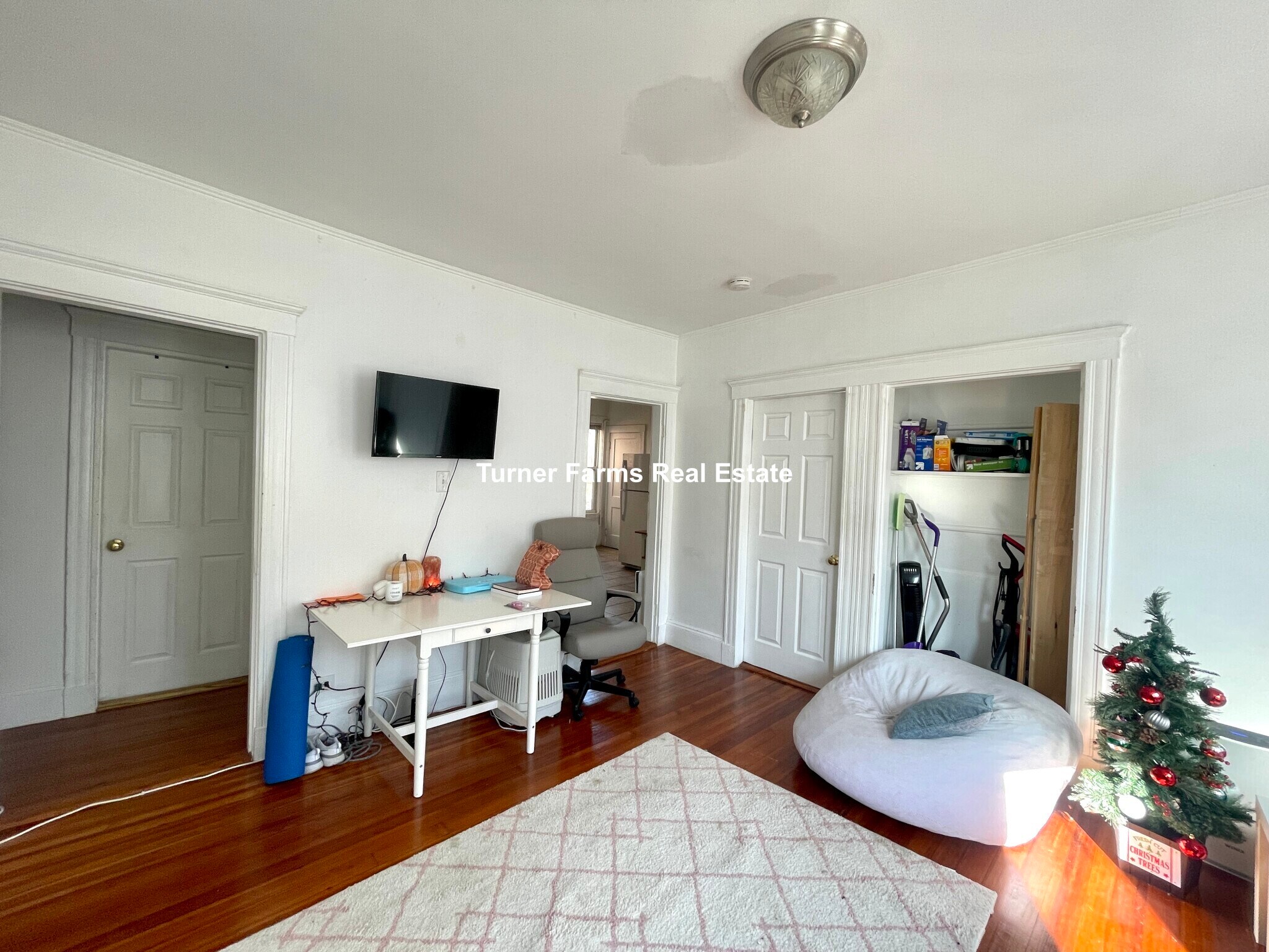 Building Photo - 162 Kelton St