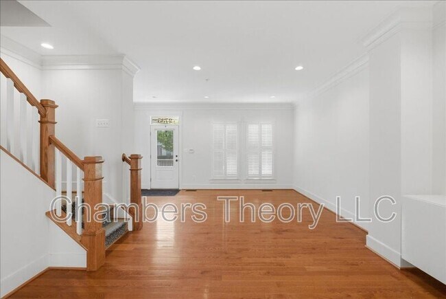 Building Photo - 2735 Linden Ln
