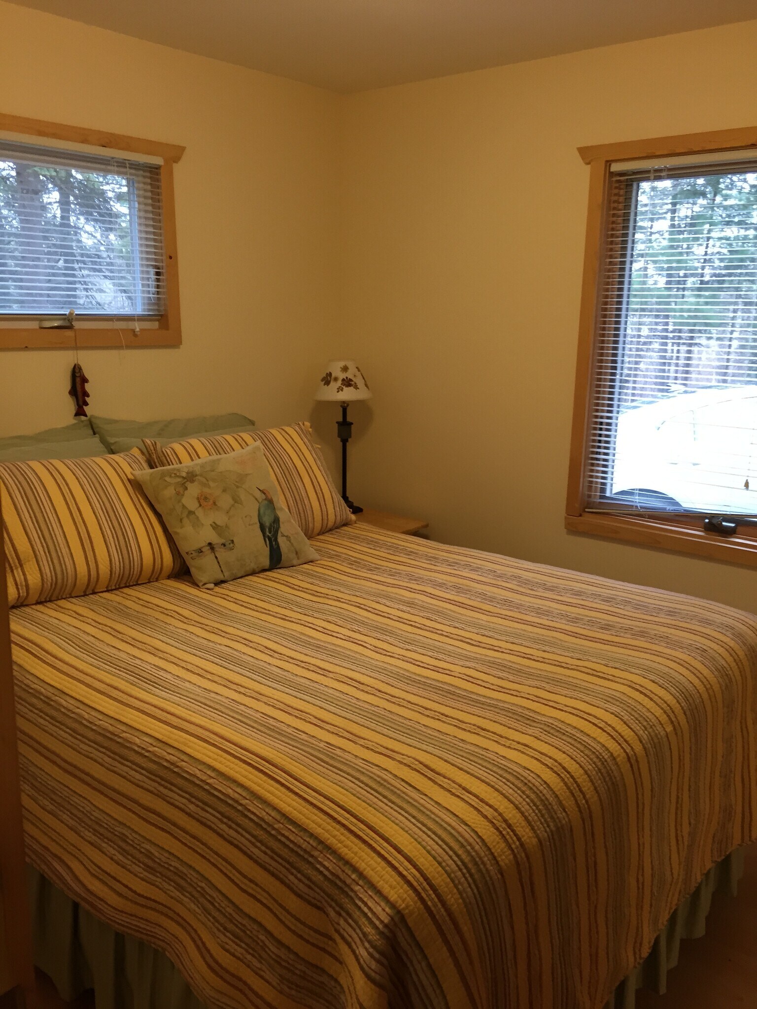 Queen bed - 948 Grant Lake Ln SW