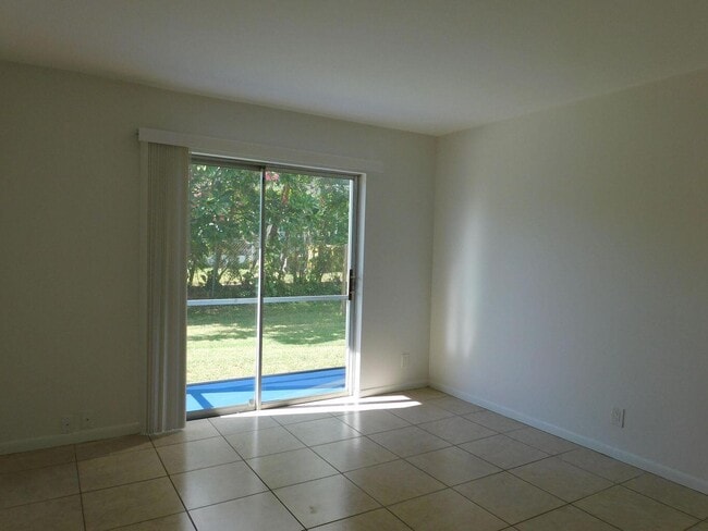 Building Photo - 640 SE 2nd Ave