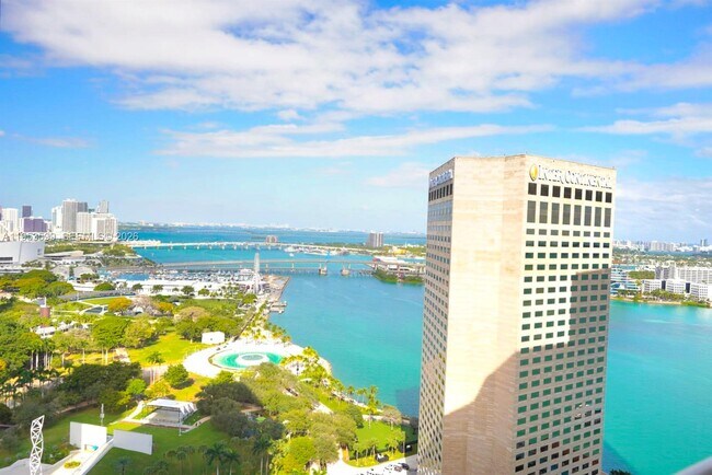 Building Photo - 325 S Biscayne Blvd