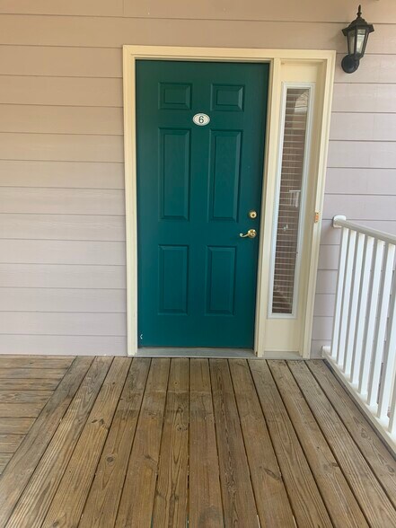 Front Enterent - 532 Lionshead Rd