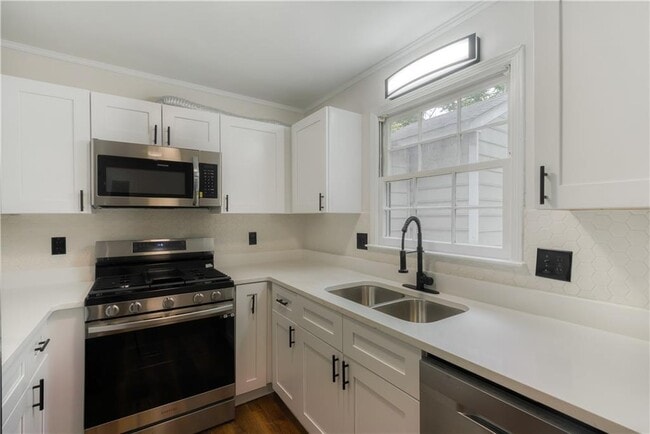 Building Photo - 61 Powers Ferry Rd