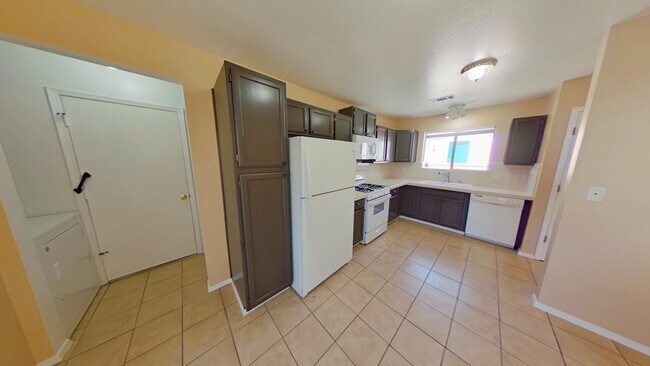 Building Photo - 1337 Lil Ave NE