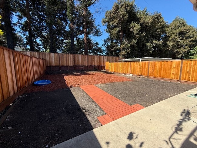 Building Photo - 16865 Barnell Ave