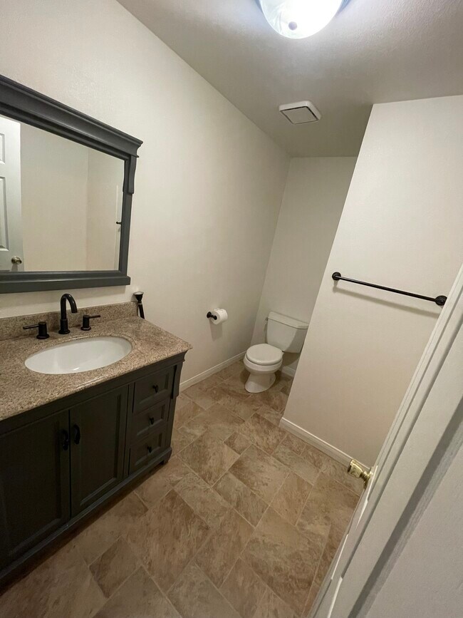 Building Photo - 928 Hemming Way