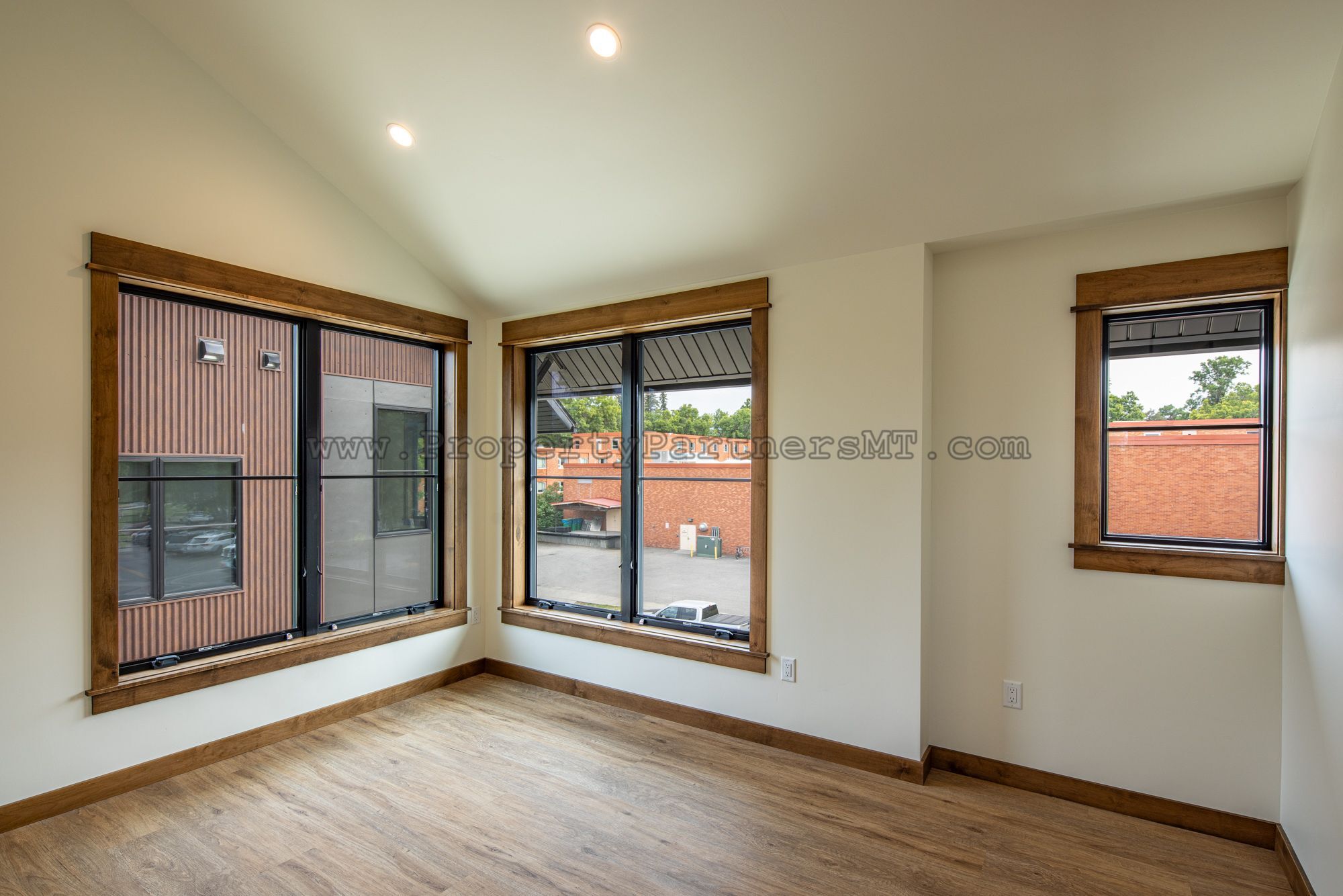 Building Photo - 824 S 8th Ave