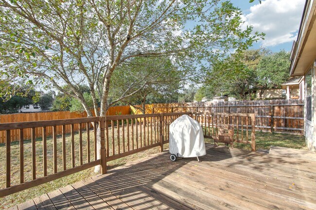 Building Photo - Stunning Open-Concept Home with Modern Amenities and Prime Location