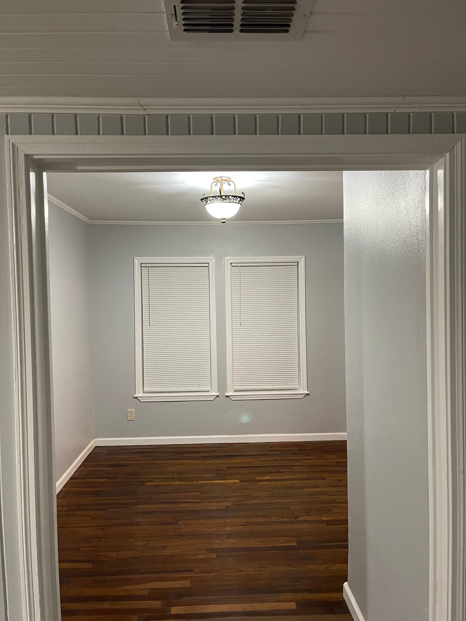 Dining - 229 W George St