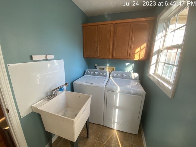 Building Photo - 413 Rushmore Ct