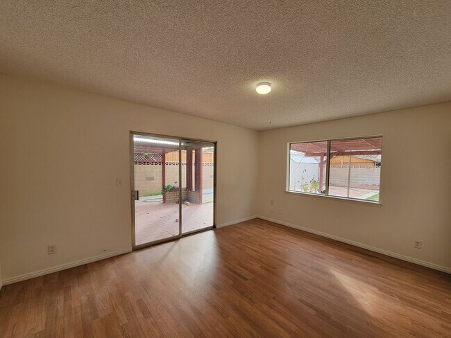 Building Photo - Beautiful 4 Bedroom Home in Palmdale!