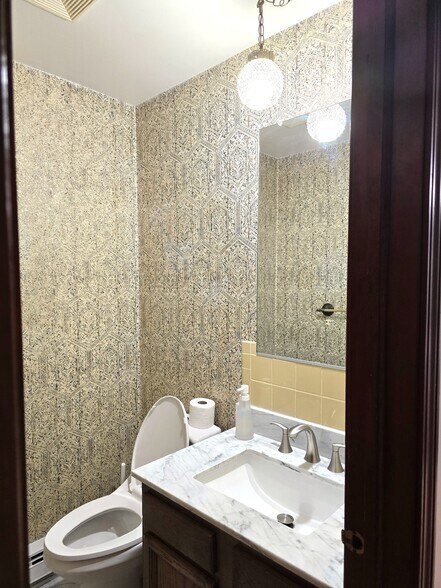 Half bath - 650 Hopkins Rd