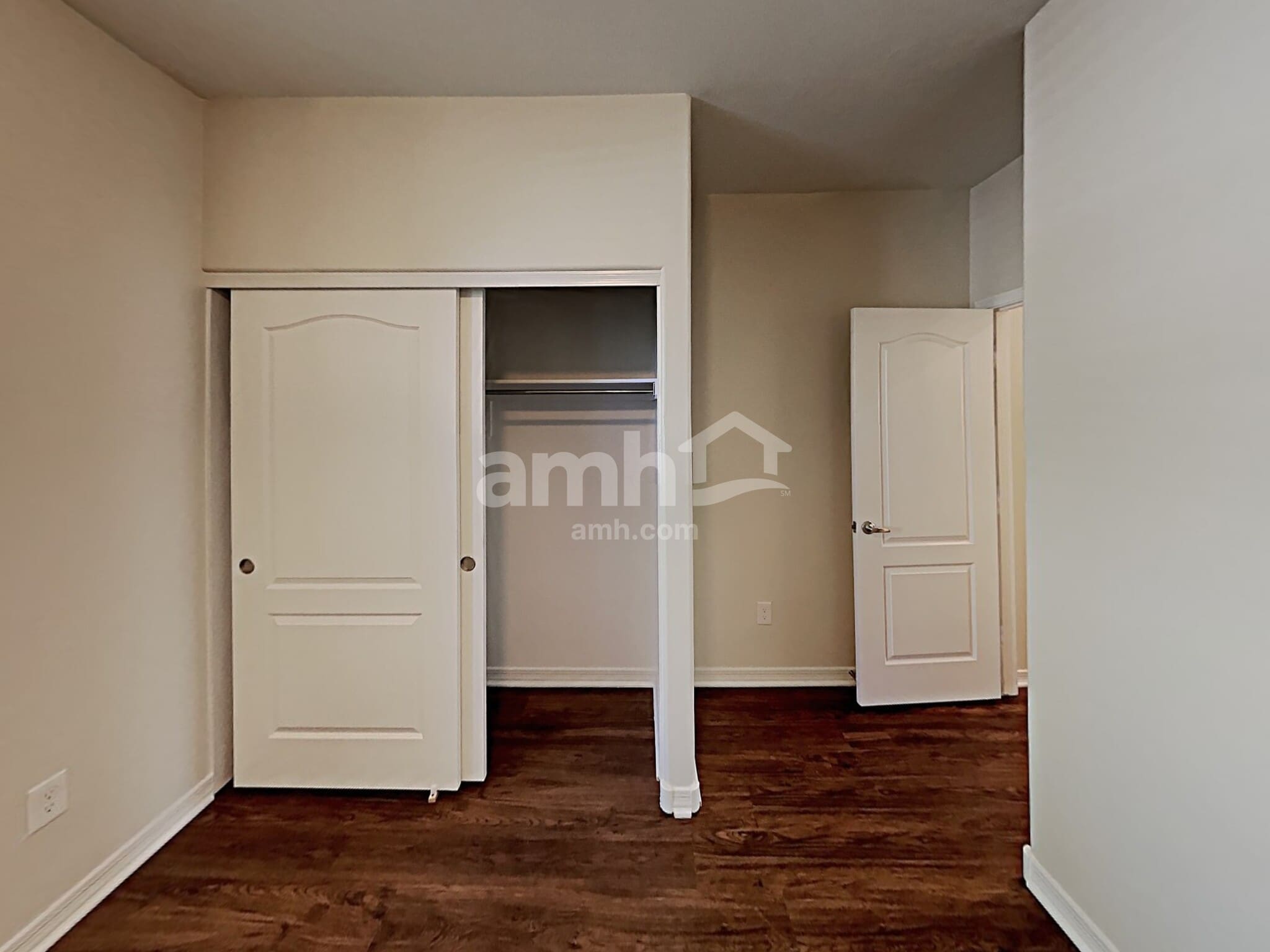 Building Photo - 221 W Vuelta Friso