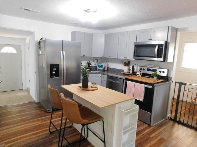Building Photo - 3 bedroom 2 bath in Elizabeth City