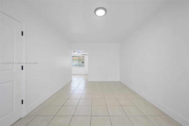 Building Photo - 550 NE 82nd Terrace