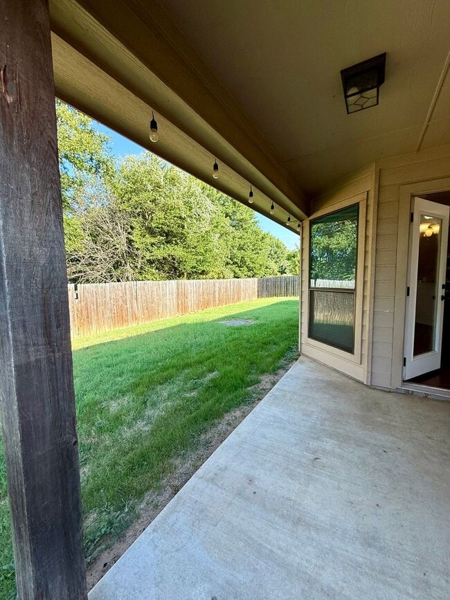 Building Photo - Four bedroom home located in prime neighbo...