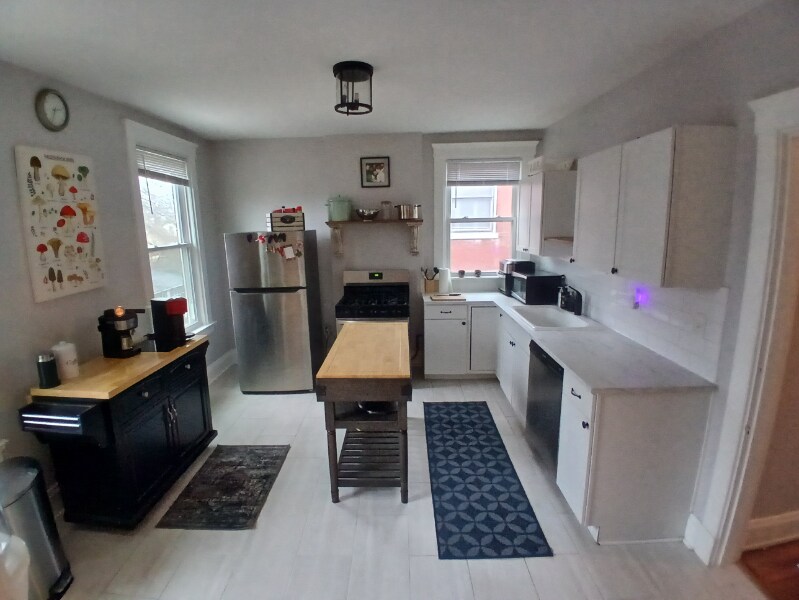 Building Photo - 3269 Montana Ave