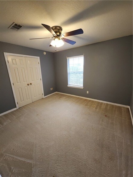 Building Photo - 3920 Park Hurst Dr