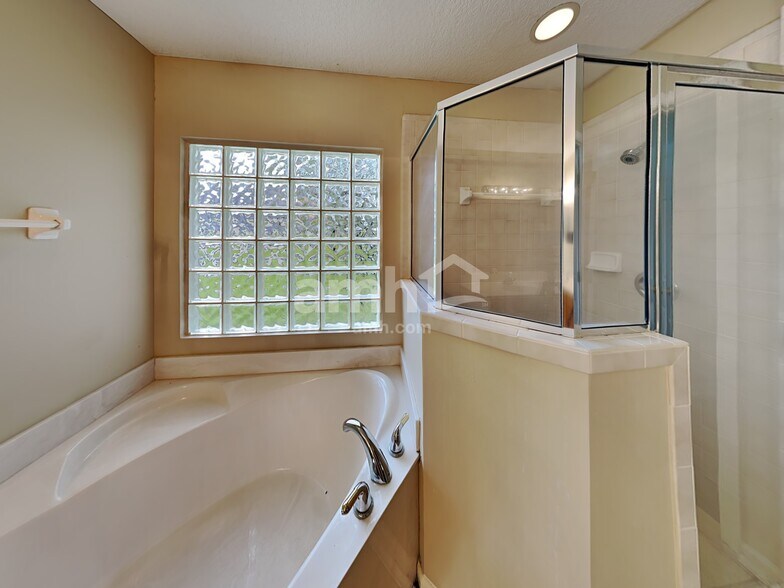 Building Photo - 10909 Acorn Park Ct