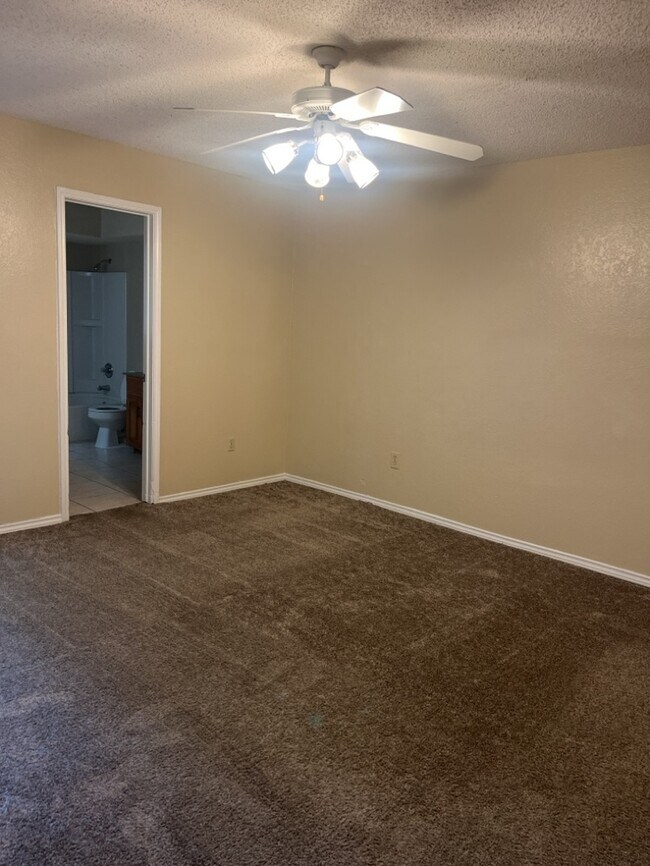 Building Photo - Beautiful 3 bedroom townhome! Master downstairs Large living room, wet bar, Garage! Coming soon i...