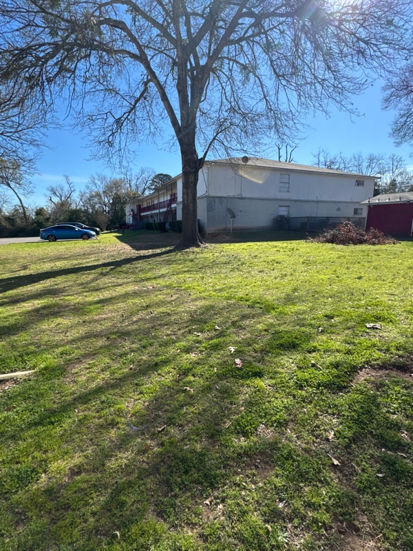 Building Photo - 701 Canada St