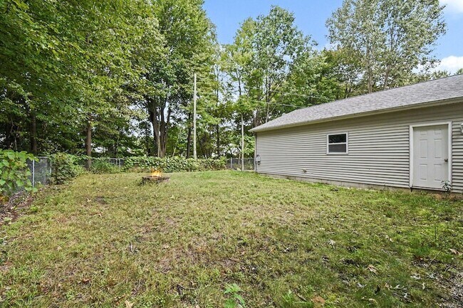 Building Photo - 1736 Parker Dr