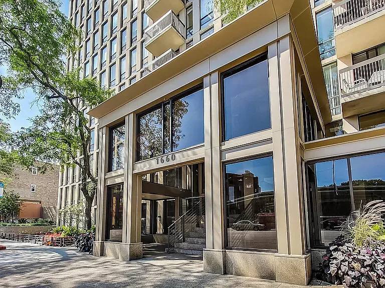 Building Photo - 1660 N La Salle Dr