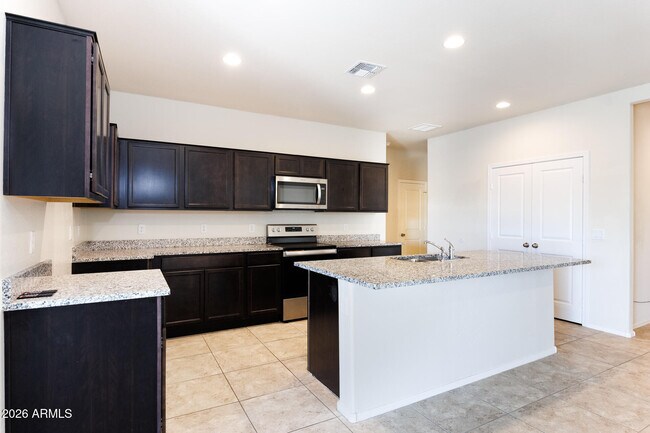Building Photo - 1075 W Avalon Canyon Dr