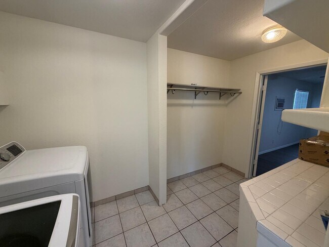 Building Photo - 1244 E Susan Ln