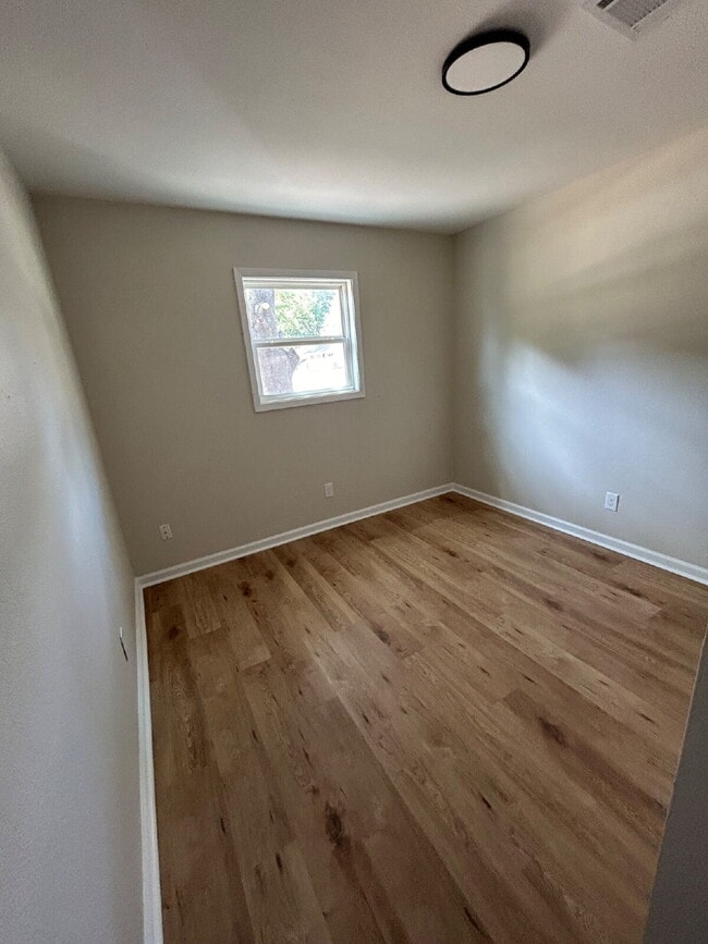 Building Photo - "Charming 4-Bedroom Retreat with Granite T...