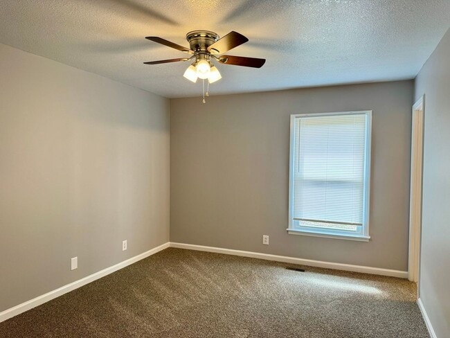 Building Photo - Charming 3-bedroom, 2-bathroom house with 1 Car Garage!